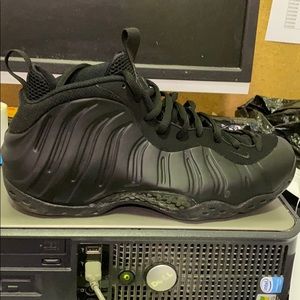 Air Foams brand spanking new. Size 11.